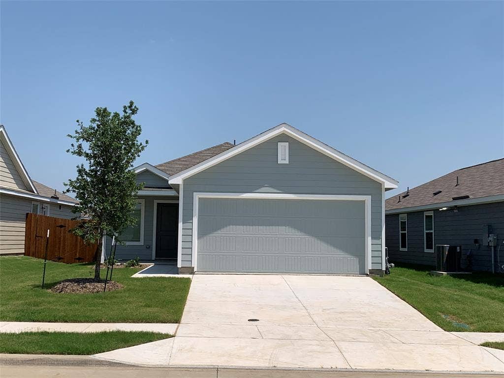7212 Gray Wolf Lane, McKinney, TX 75071 Front facing garage