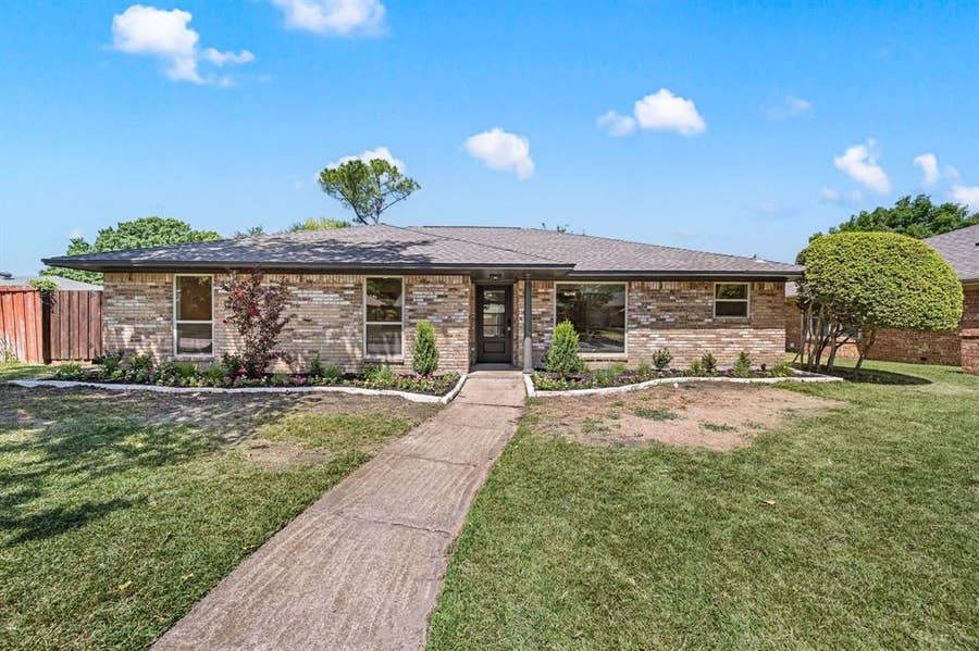 Property photo for 2405 Glenbrook Meadows Drive, Garland, TX