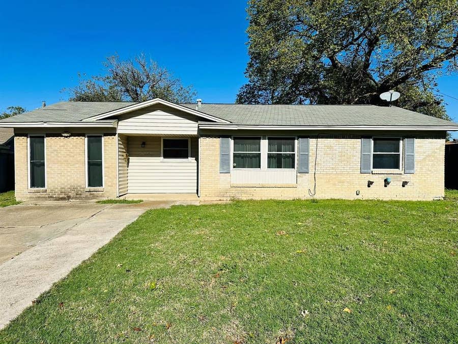 Property photo for 14255 Queens Chapel Road, Farmers Branch, TX