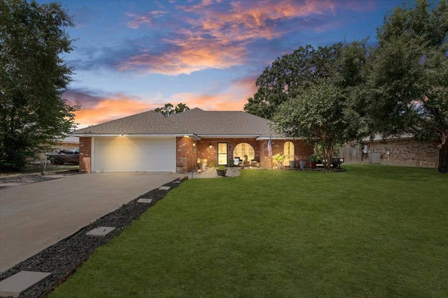 Property photo for 425 Legendary Lane, Gun Barrel City, TX