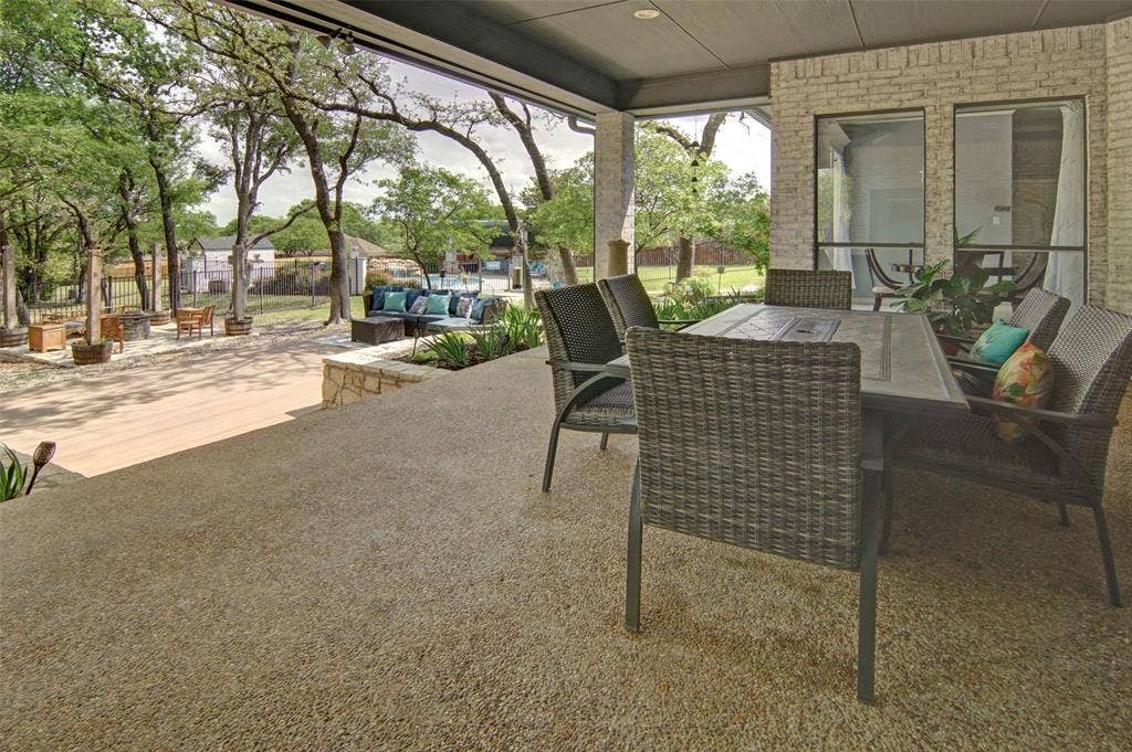 1202 Forest Park Drive, Weatherford, TX 76087 How about dinner on your large back patio with family and friends?