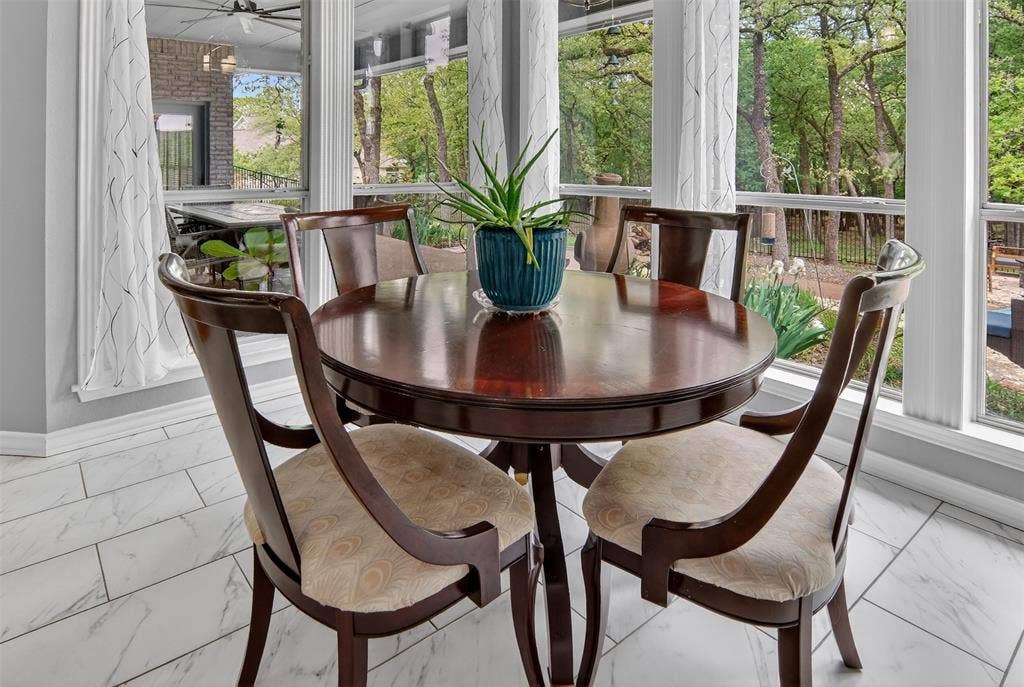 1202 Forest Park Drive, Weatherford, TX 76087 Enjoy breakfast with a view!