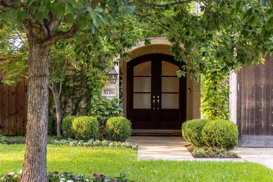 Property photo for 5726 W Hanover Avenue, Dallas, TX
