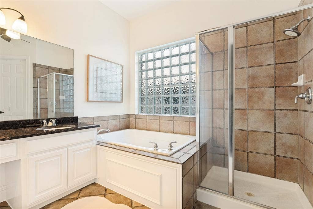 1021 Bandelier Drive, Allen, TX 75013 Wonderful soaking tub and separate shower3