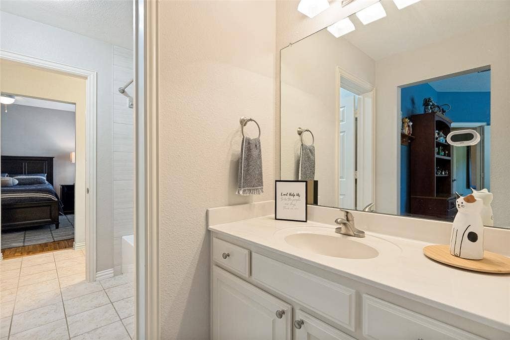 1021 Bandelier Drive, Allen, TX 75013 Triple access bathroom Upstairs with sinks in three separate areas, and shower-tub combo separated as well