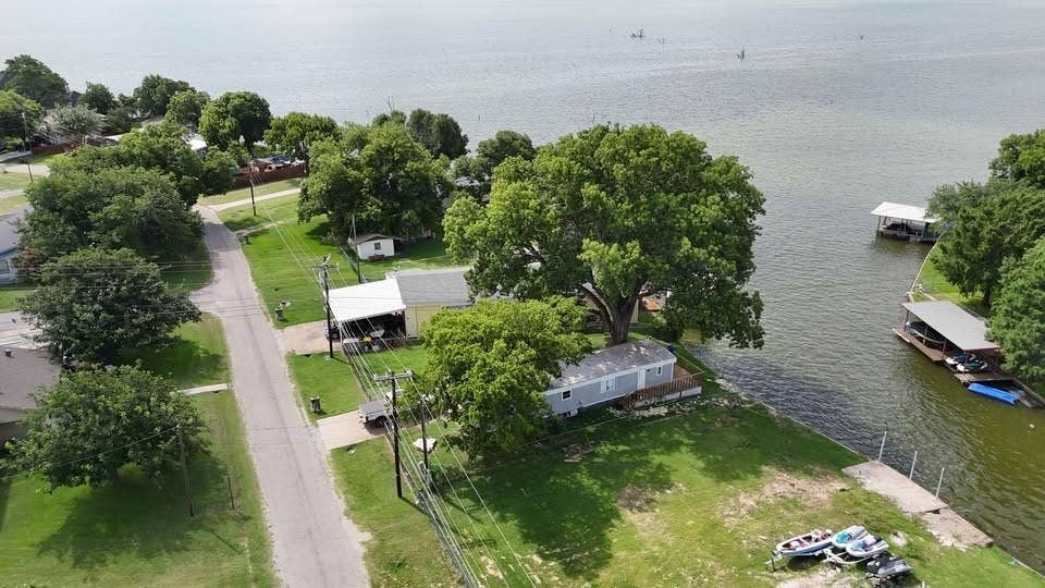 3903 Montgomery Drive, Granbury, TX 76049 3903 Montgomery Drive, Granbury, TX 76049