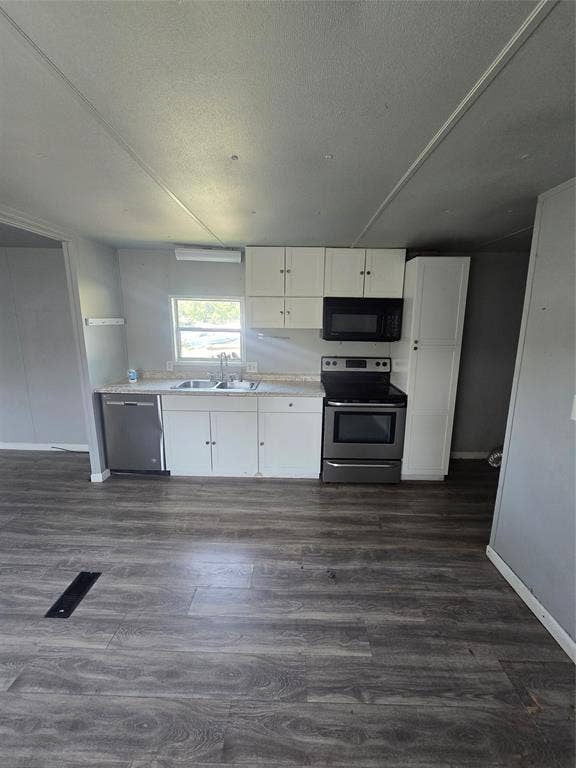 3903 Montgomery Drive, Granbury, TX 76049 3903 Montgomery Drive, Granbury, TX 76049