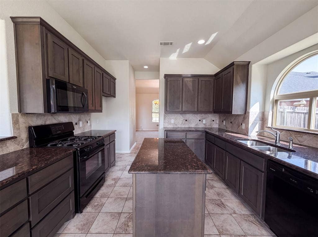 204 Janice Court, Glenn Heights, TX 75154