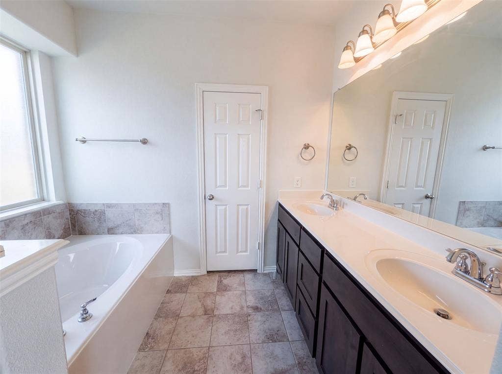 204 Janice Court, Glenn Heights, TX 75154
