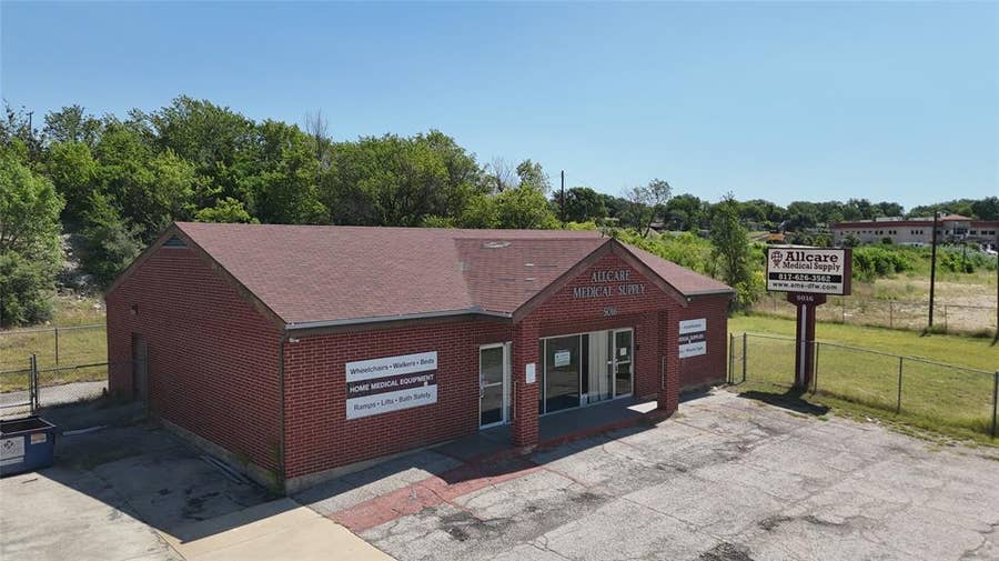 Property photo for 5016 Jacksboro Highway, Sansom Park, TX