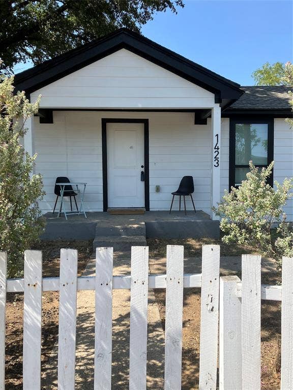 Property photo for 1423 Toronto Street, Dallas, TX