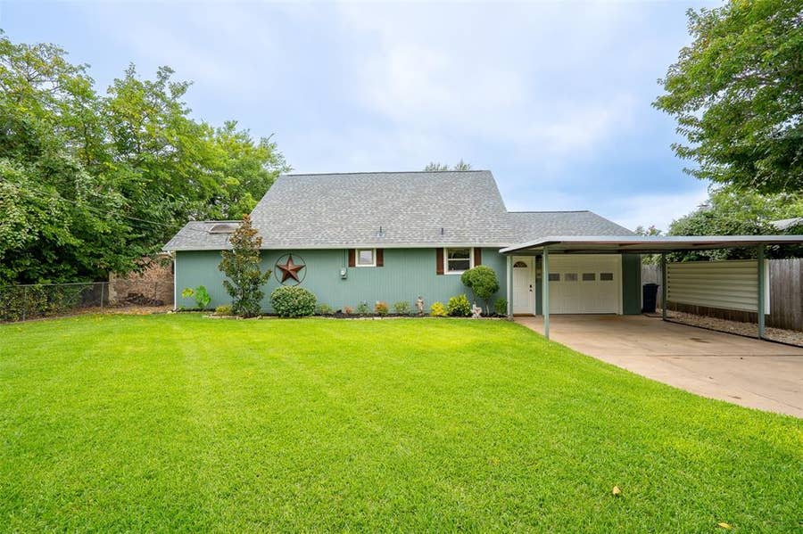 Property photo for 4620 E Holiday Estates Court, Granbury, TX
