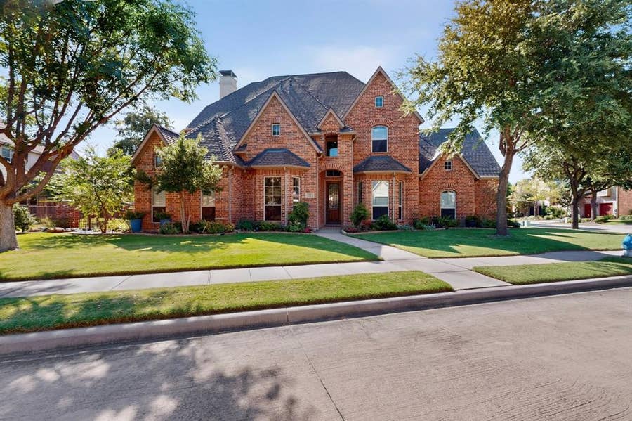 Property photo for 20 Glistening Pond Drive, Frisco, TX
