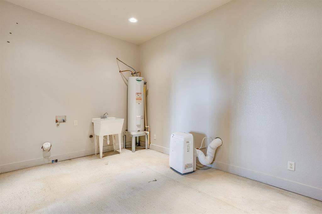 Climate controlled tack room with washer/dryer hookup