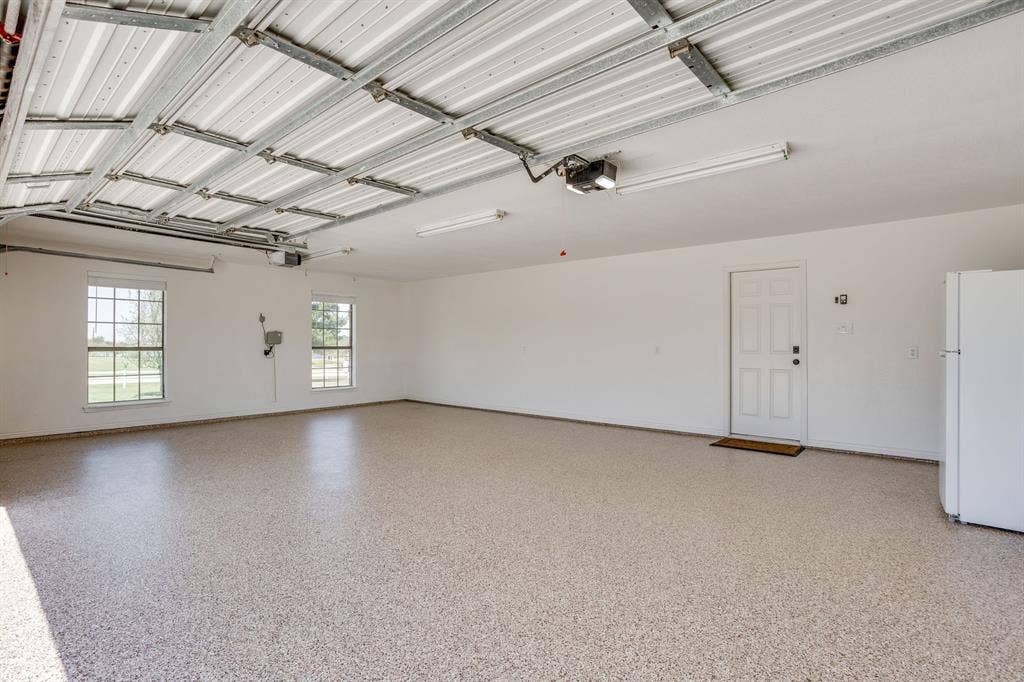 3 car with epoxy floors