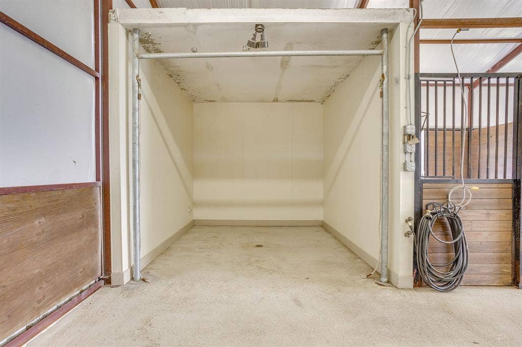 wash rack with crossties and hot/cold water