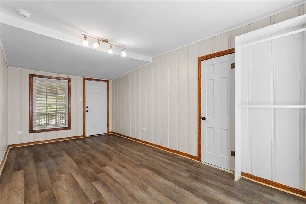 3325 Windsor Avenue, Waco, TX 76708 3rd Bedroom or Flex Space with laminate flooring
