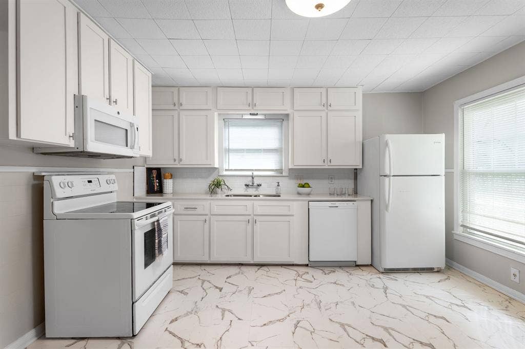 3325 Windsor Avenue, Waco, TX 76708 Fully renovated kitchen