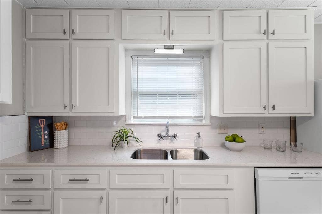 3325 Windsor Avenue, Waco, TX 76708 New kitchen cabinet doors, drawer fronts, hardware & subway tile backsplash