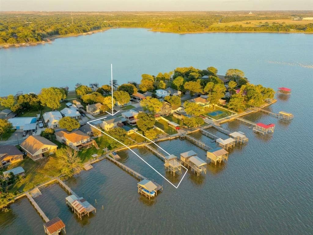 6771 Briar Road, Azle, TX 76020 6771 Briar Road, Azle, TX 76020
