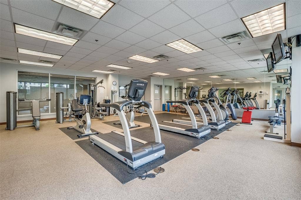 1200 Main Street, #1703, Dallas, TX 75202 Sixth floor gym