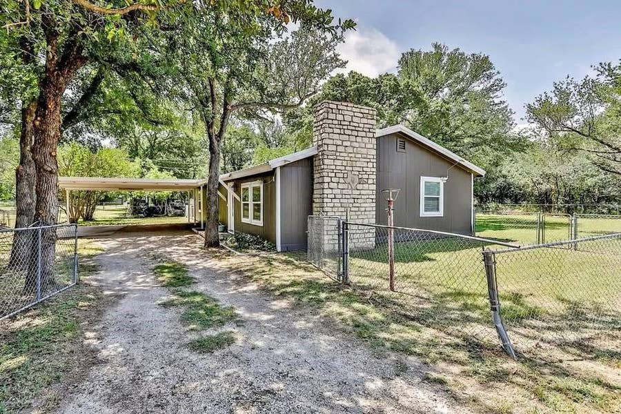 Property photo for 3009 Tanglewood Drive, Granbury, TX
