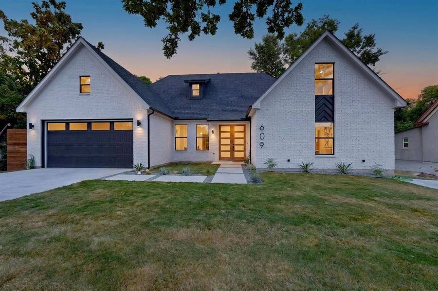 Property photo for 609 E Grove Street, Kaufman, TX