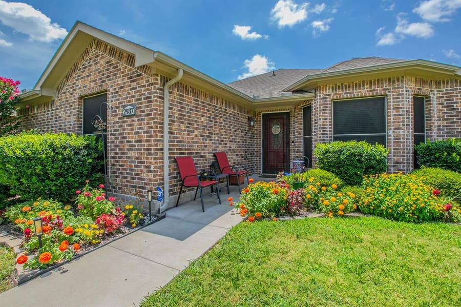 Property photo for 2937 Mayfair Lane, Lancaster, TX