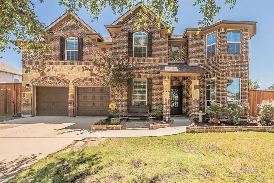 Property photo for 309 Garden Path Lane, Mansfield, TX