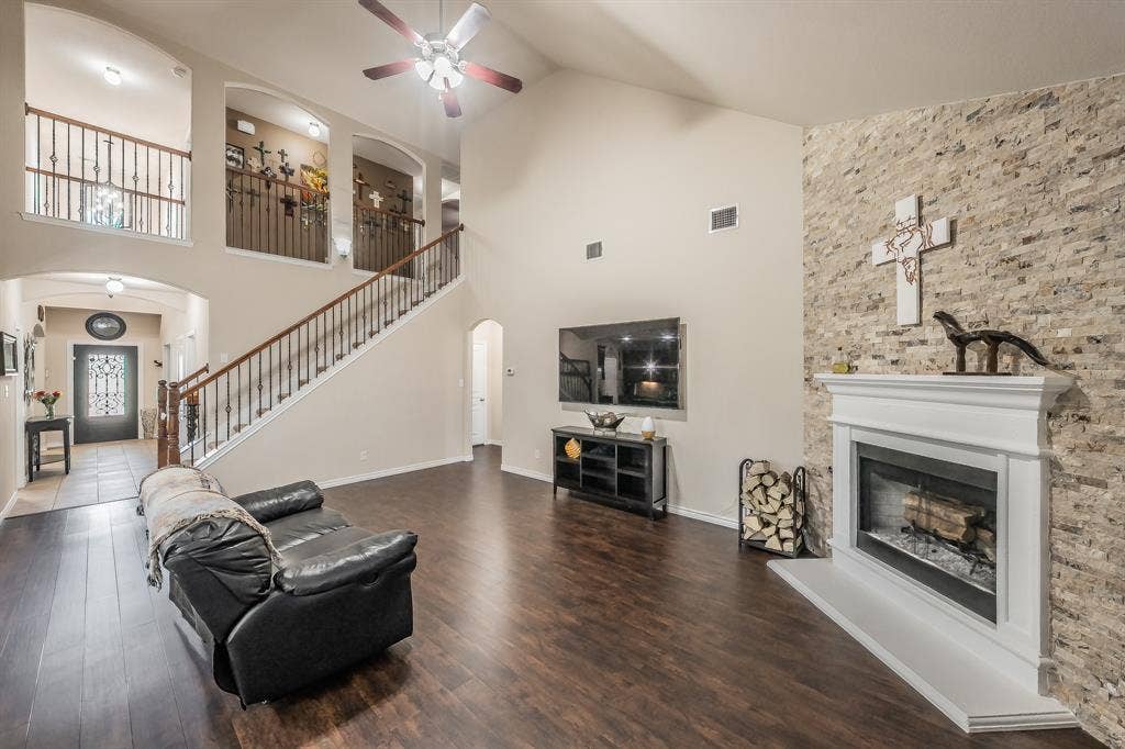 309 Garden Path Lane, Mansfield, TX 76063 309 Garden Path Lane, Mansfield, TX 76063