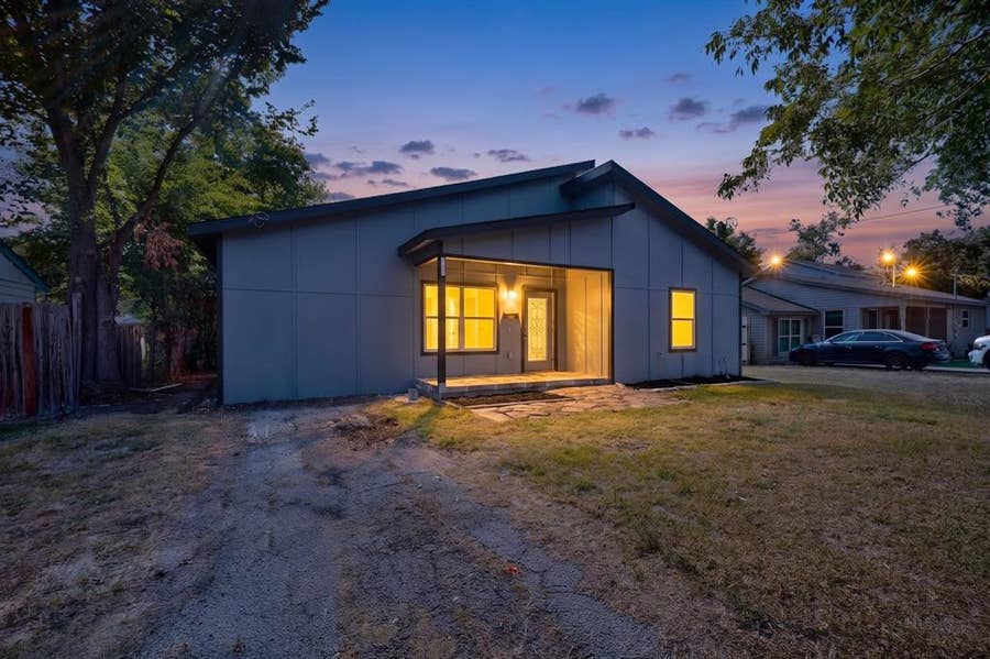 Property photo for 2946 Darby Drive, Dallas, TX