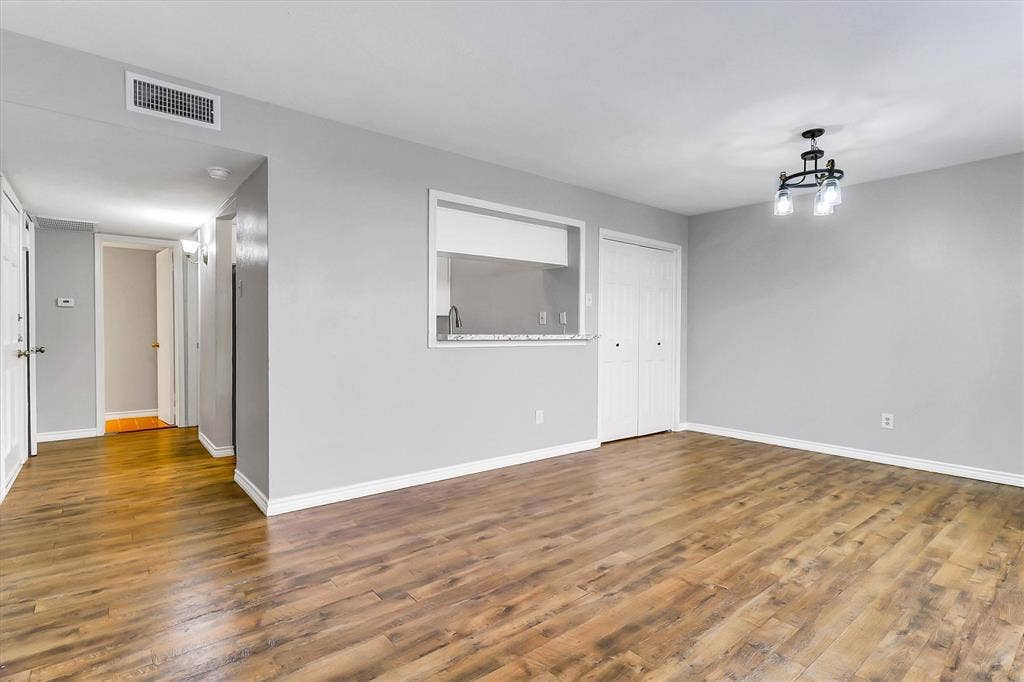 5881 Preston View Boulevard, Dallas, TX 75240 Light, bright, and open living area