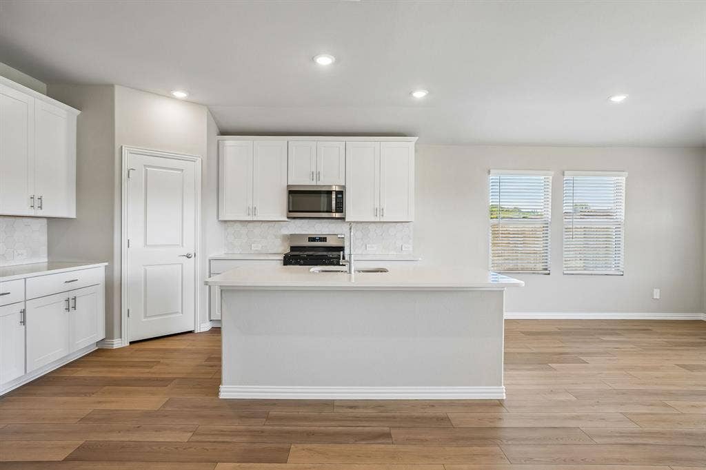 6110 Chickney Drive, Princeton, TX 75071 Photo is not of the actual home, but is an inspirational photo of builder’s model home and may depict options, furnishings, and/or decorator features that are not included.