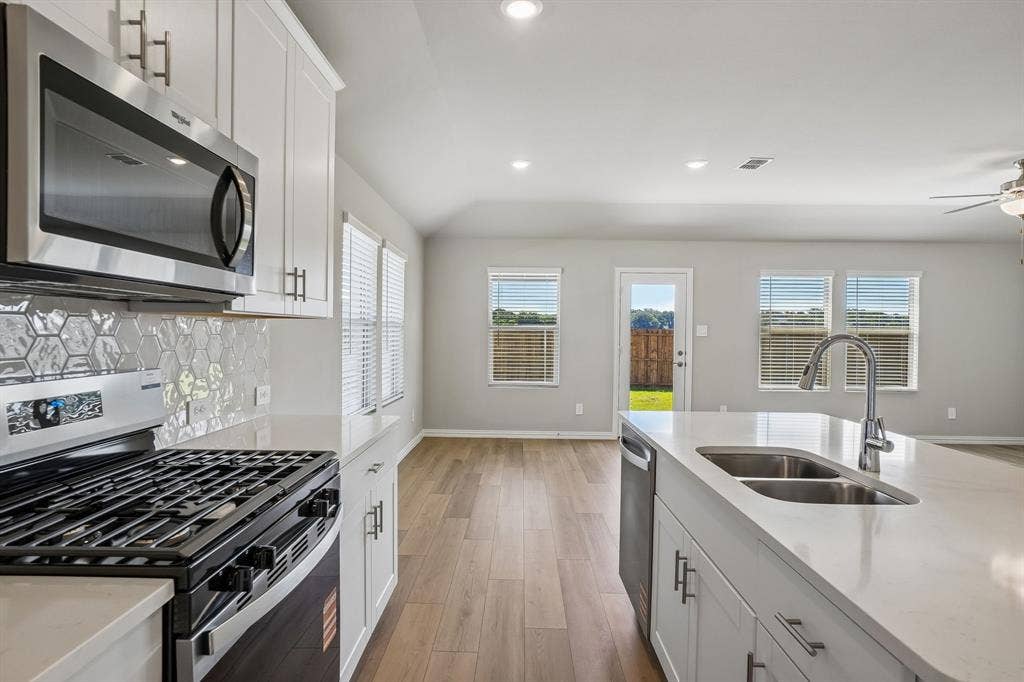 6110 Chickney Drive, Princeton, TX 75071 Photo is not of the actual home, but is an inspirational photo of builder’s model home and may depict options, furnishings, and/or decorator features that are not included.