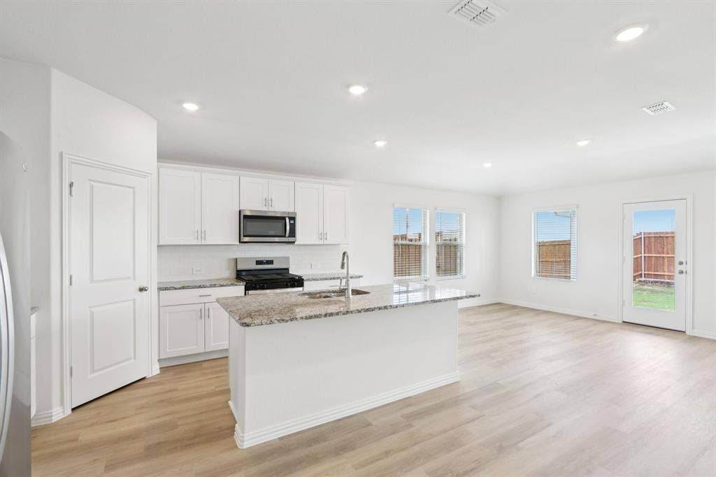 2130 Santa Anita Street, Seagoville, TX 75159 Photo is not of the actual home, but is an inspirational photo of builder’s model home and may depict options, furnishings, and/or decorator features that are not included.