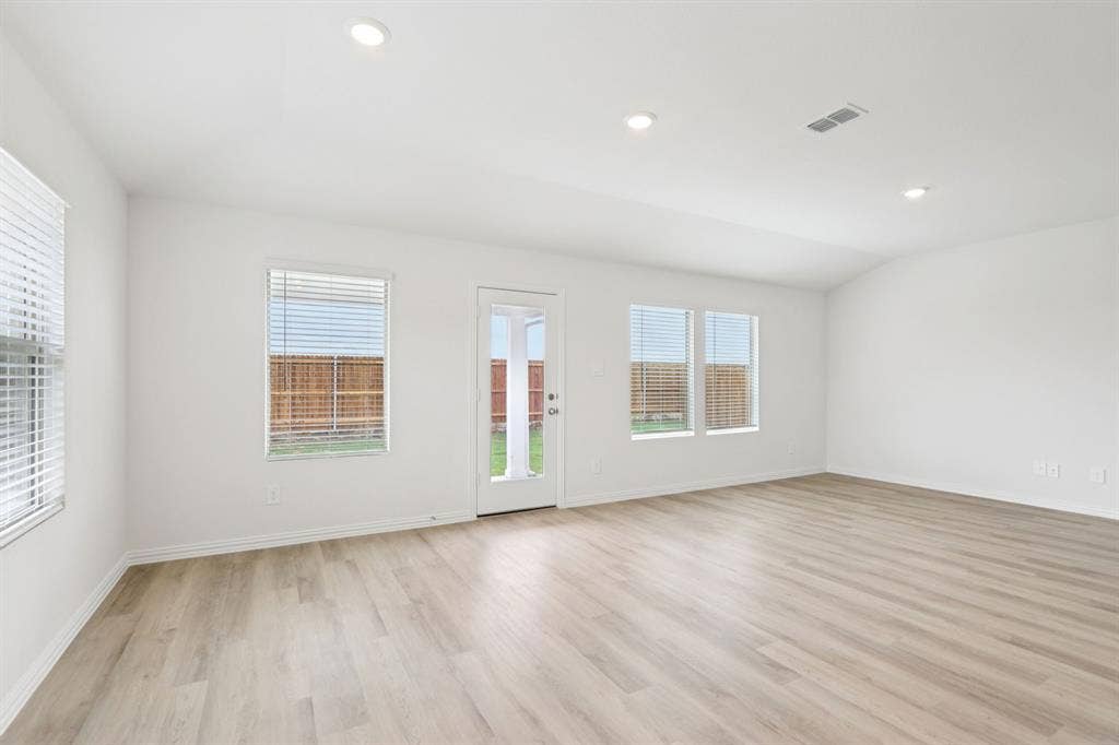 2130 Santa Anita Street, Seagoville, TX 75159 Photo is not of the actual home, but is an inspirational photo of builder’s model home and may depict options, furnishings, and/or decorator features that are not included.