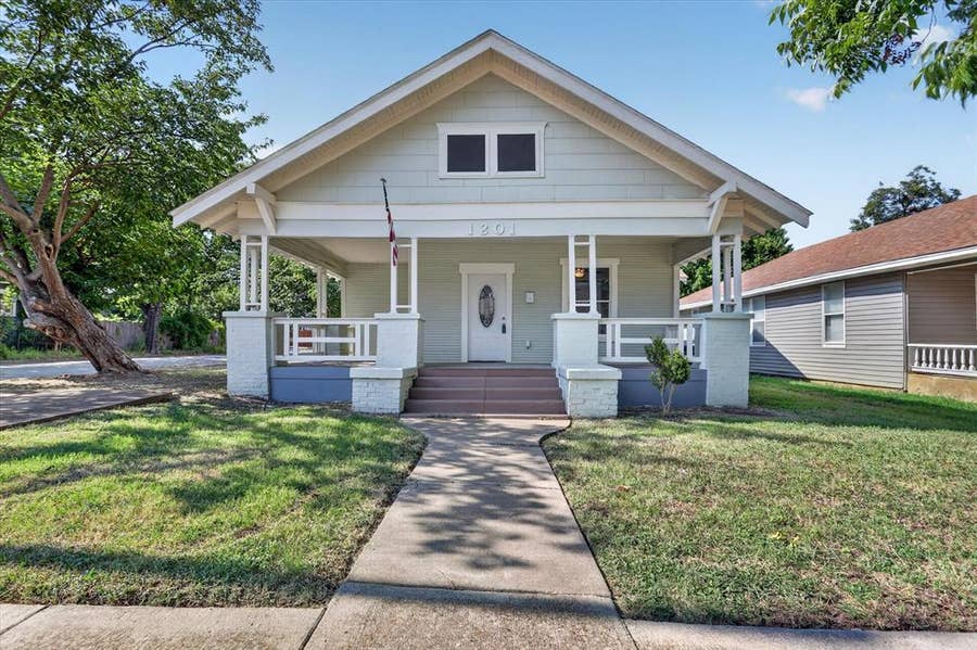 Property photo for 1201 W Arlington Avenue, Fort Worth, TX