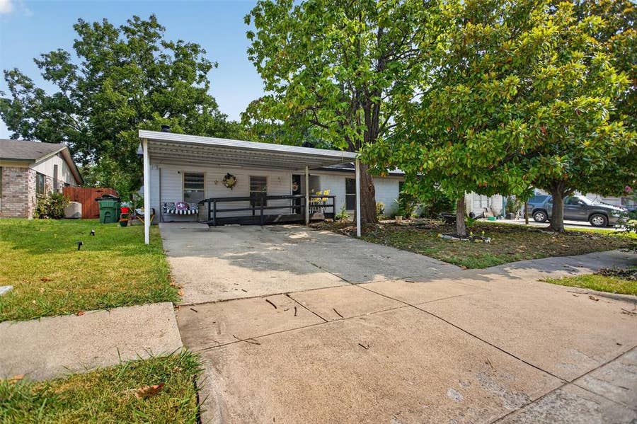 Property photo for 821 Milky Way, Garland, TX