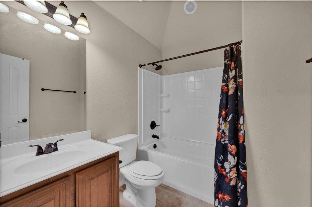 Upstairs full bath