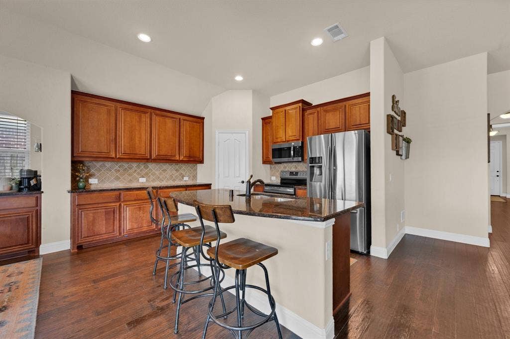 Spacious kitchen island