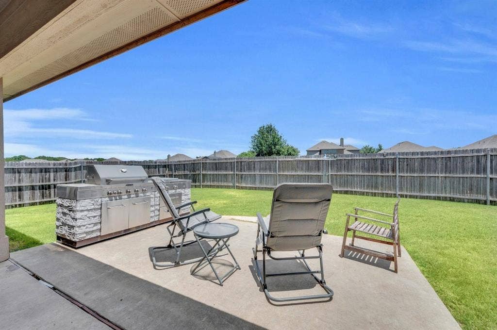 918 Newcastle Drive, Midlothian, TX 76065