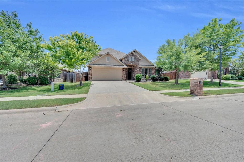 918 Newcastle Drive, Midlothian, TX 76065