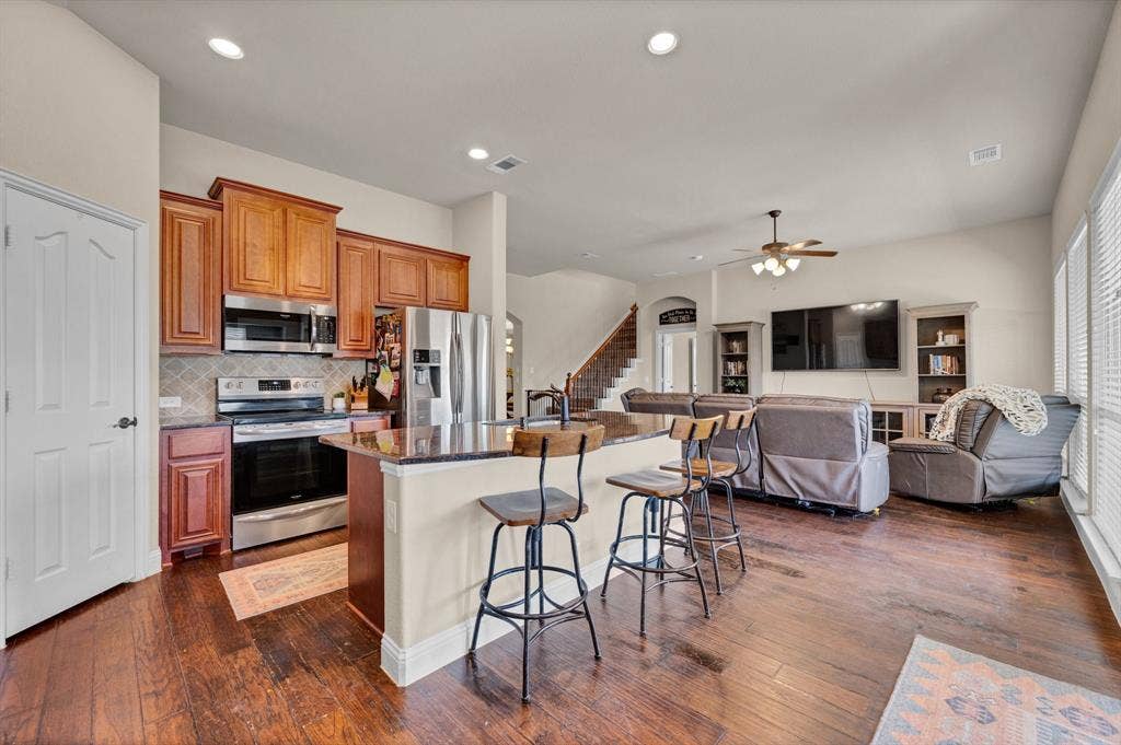 918 Newcastle Drive, Midlothian, TX 76065