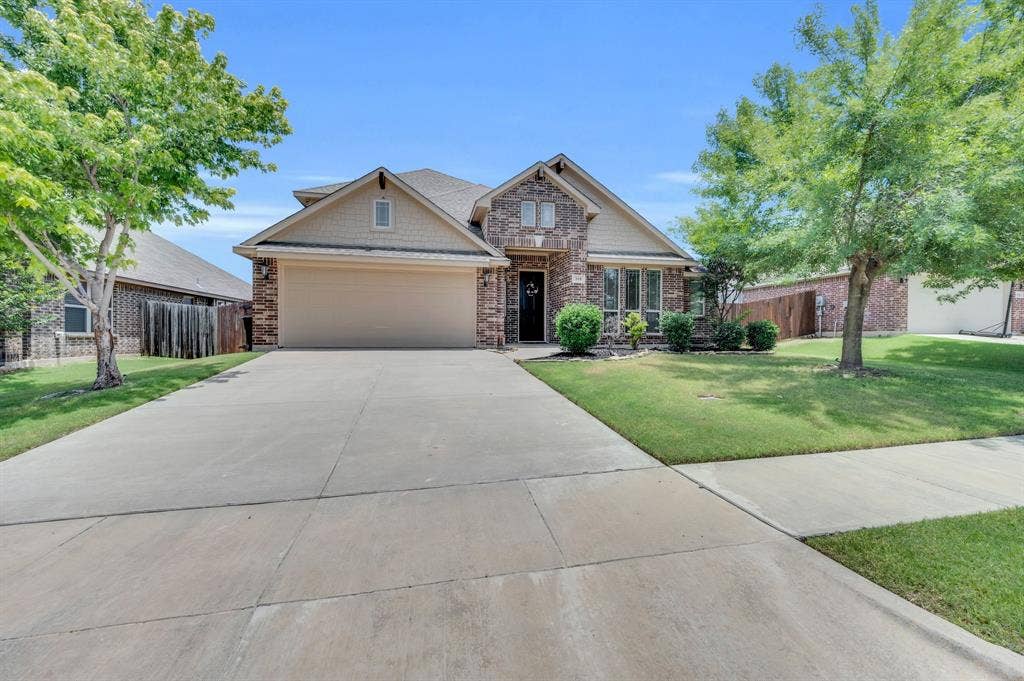 918 Newcastle Drive, Midlothian, TX 76065