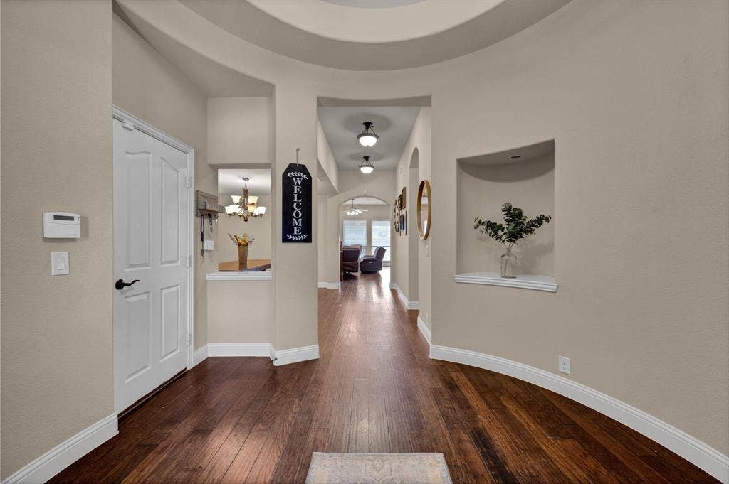Spacious entryway
