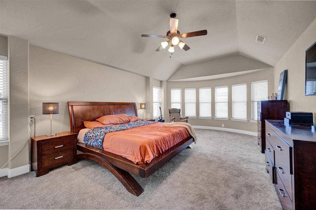 Excellent natural lighting!