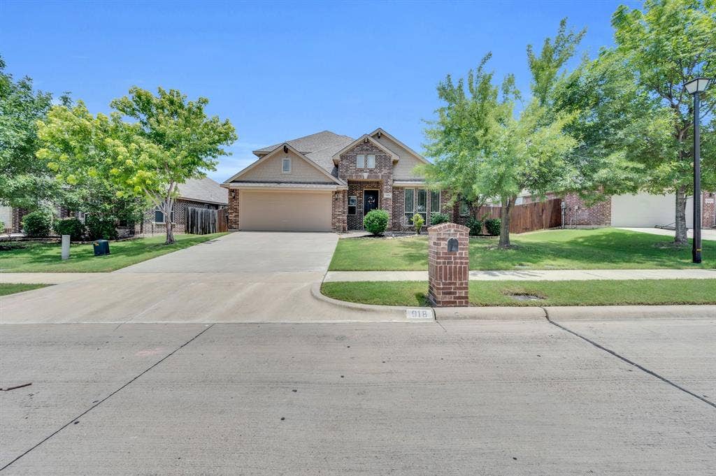 Excellent curb appeal