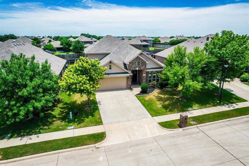 918 Newcastle Drive, Midlothian, TX 76065
