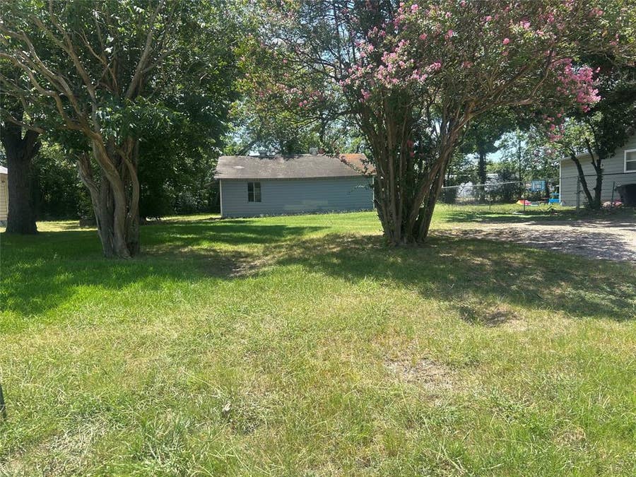 Property photo for 1008 E High Street, Terrell, TX