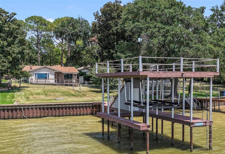 Property photo for 179 Autumn Wood Trail, Gun Barrel City, TX